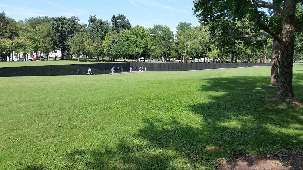 Vietnam Veterans Memorial | 5 Henry Bacon Dr NW, Washington, DC 20245, USA | Phone: (202) 426-6841