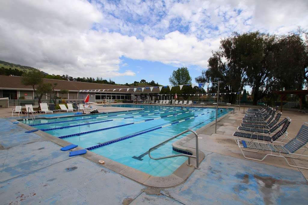 Rolling Hills Club | 351 San Andreas Dr, Novato, CA 94945, USA | Phone: (415) 897-2185