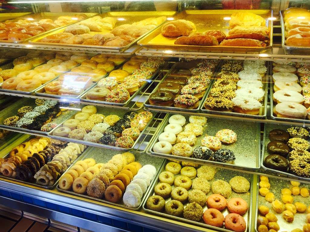 Happy Donuts | 1062 S De Anza Blvd C101, San Jose, CA 95129 | Phone: (408) 255-6805