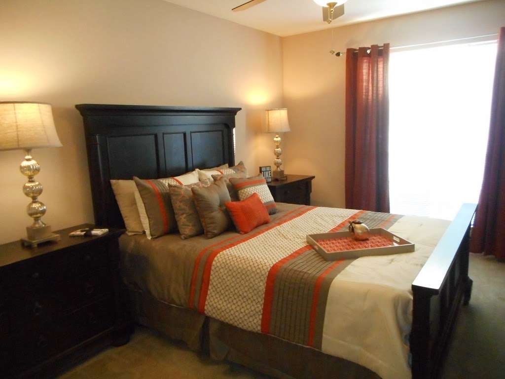 Walden Pond Apartments | 12850 Whittington Dr, Houston, TX 77077 | Phone: (281) 497-7317