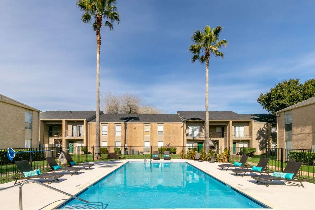 Westwood Park Apartments | 1908 Rosharon Rd, Alvin, TX 77511, USA | Phone: (281) 713-9344