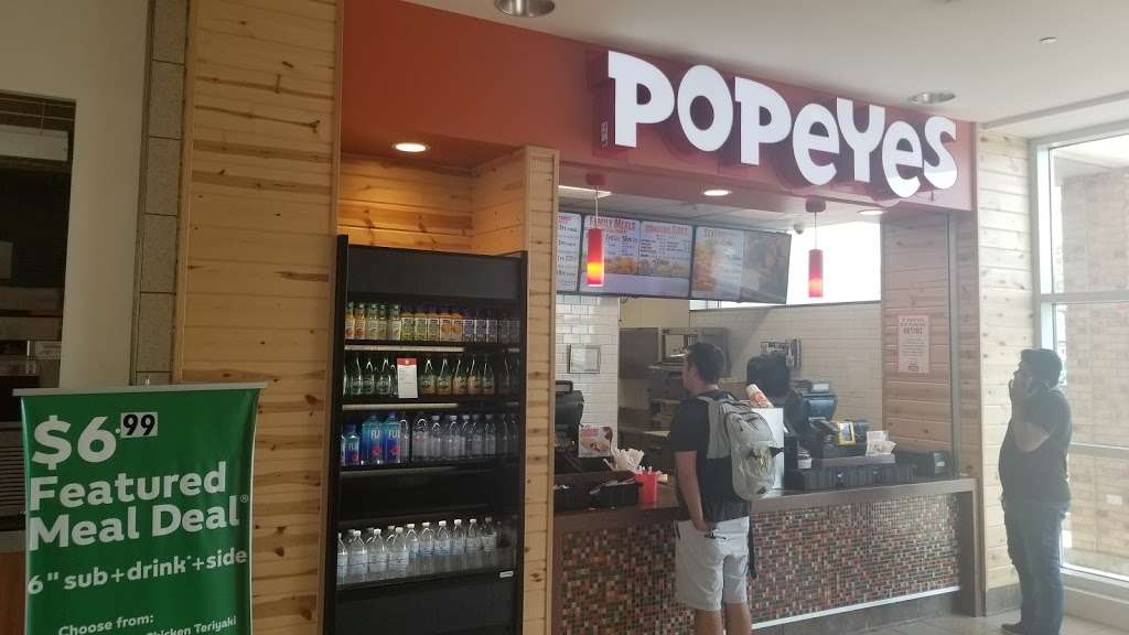 Popeyes | 2502 Pearl St, Food Court Space #113, A, Belvidere, IL 61008, USA