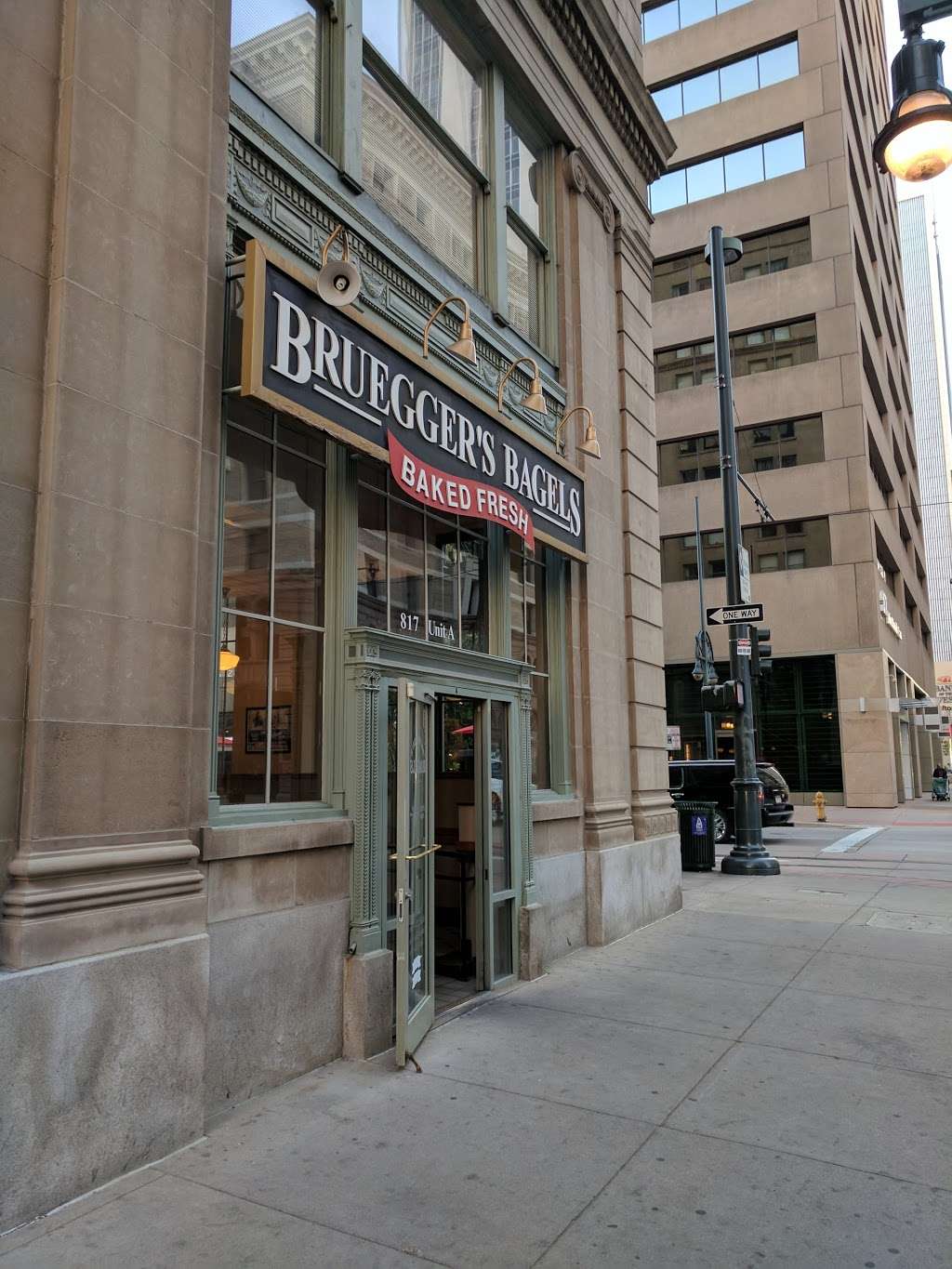 Brueggers Bagels | 817 17th Street Bank Lofts Building, Denver, CO 80202, USA | Phone: (303) 675-0606