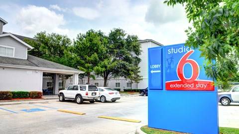 Studio 6 New Orleans, LA | 12330 I-10 Service Rd, New Orleans, LA 70128, USA | Phone: (504) 240-9778