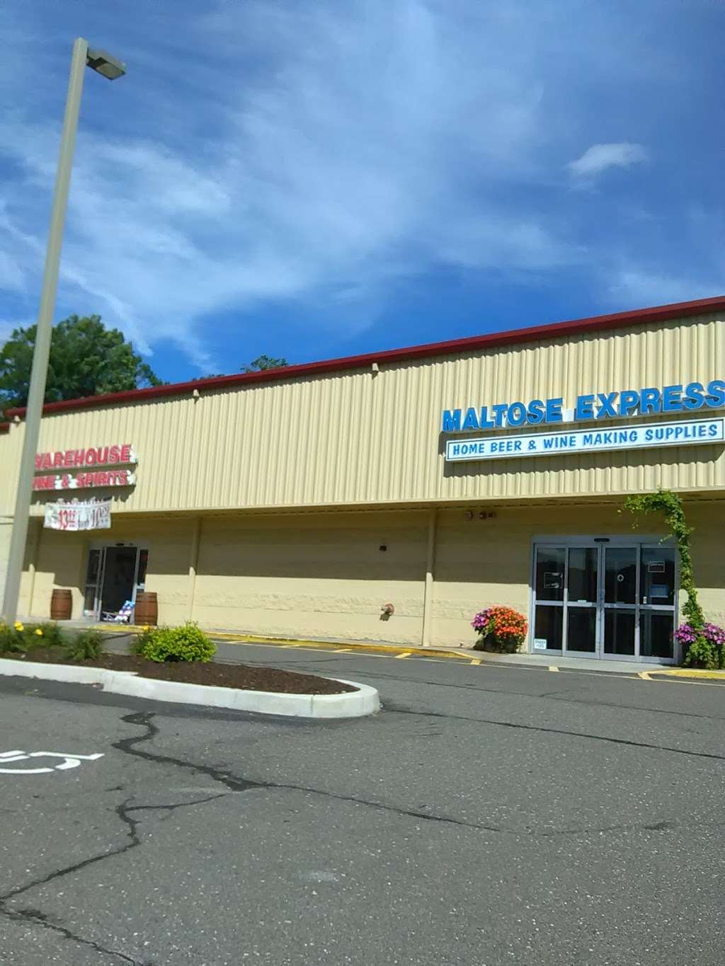 Warehouse Wine & Spirits | 246 Main St, Monroe, CT 06468, USA | Phone: (203) 880-9373