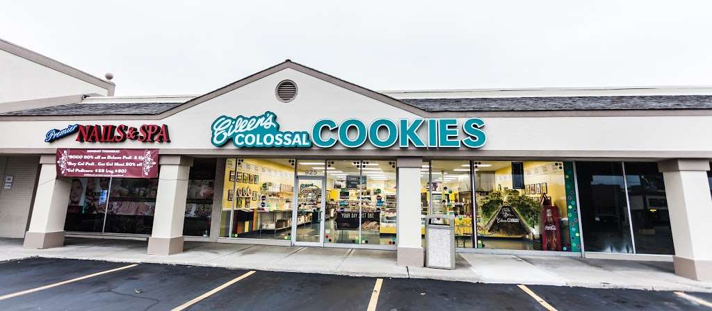 Eileens Colossal Cookies | 925 W Liberty Dr, Liberty, MO 64068, USA | Phone: (816) 429-5150