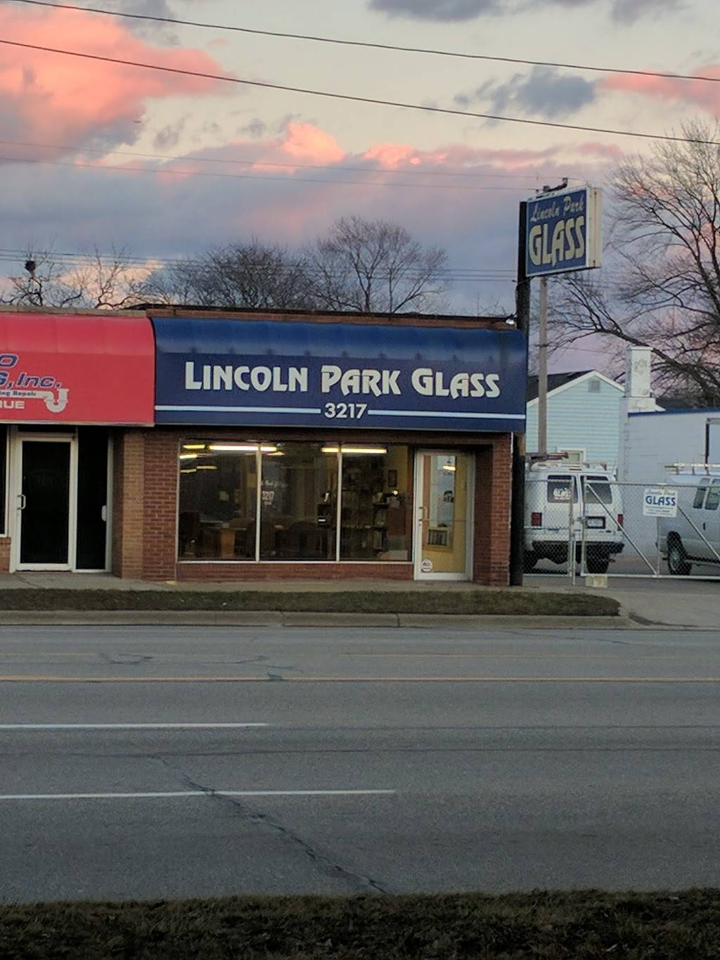 Lincoln Park Glass | 3217 Dix Hwy, Lincoln Park, MI 48146, USA | Phone: (313) 382-9400