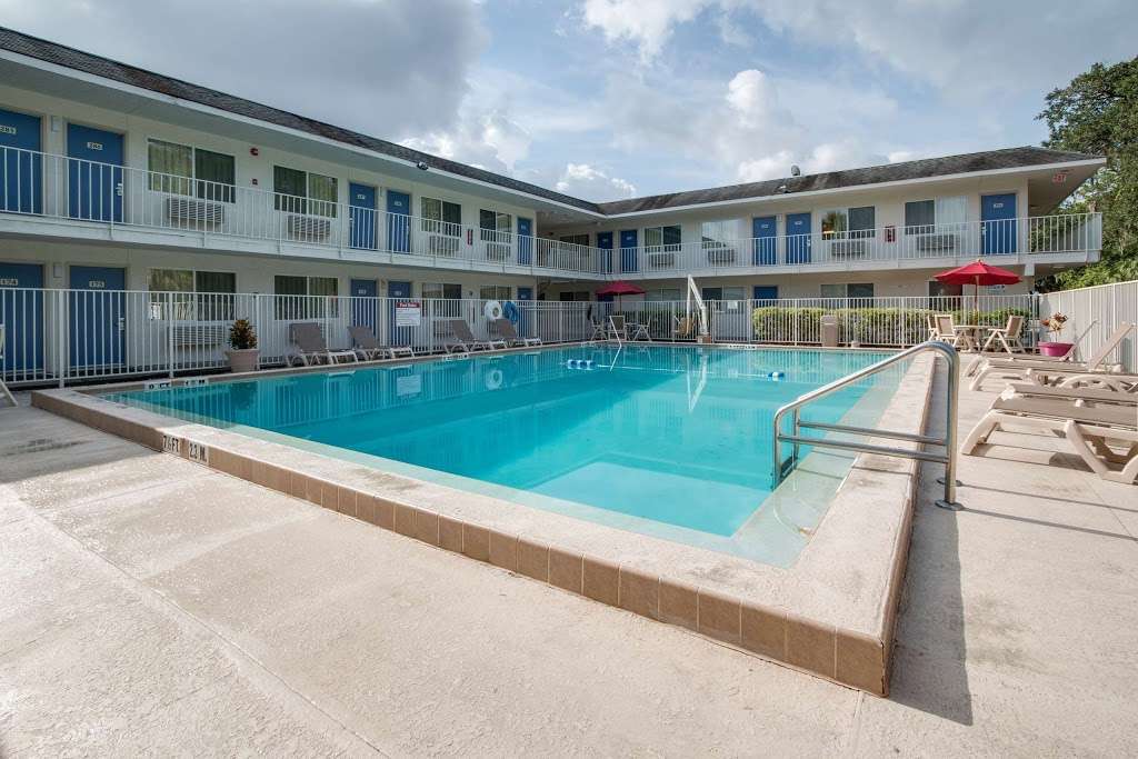 Motel 6 Orlando - Kissimmee Main Gate East | 5731 W E Irlo Bronson Memorial Hwy, Kissimmee, FL 34746 | Phone: (407) 396-6333