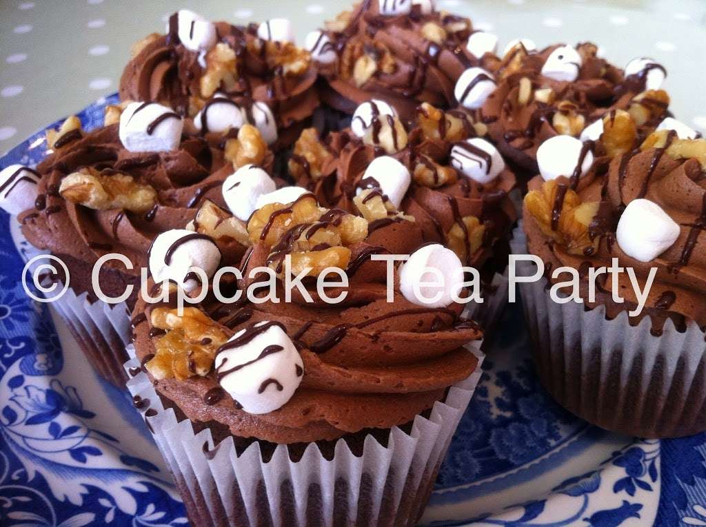 Cupcake Tea Party | 9 Landen Park, Horley RH6 8DZ, UK | Phone: 01293 401156