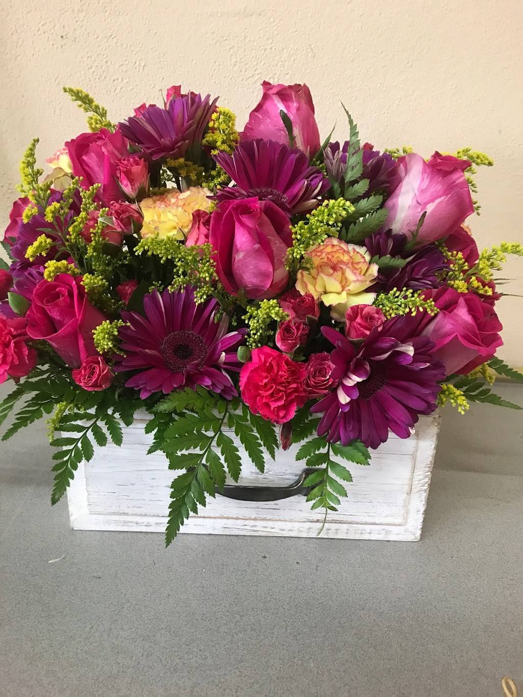 Rodeo Roses Florist and Gifts | 19011 E San Tan Blvd #104, Queen Creek, AZ 85142, USA | Phone: (602) 881-7048