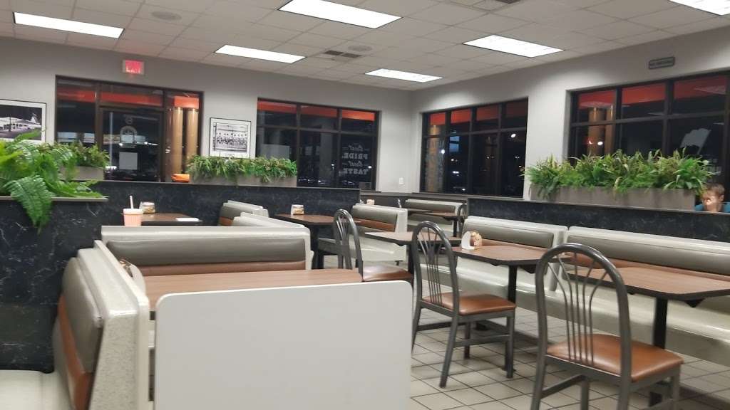 Whataburger | 2741 N Stemmons Fwy, Dallas, TX 75207, USA | Phone: (214) 630-1210