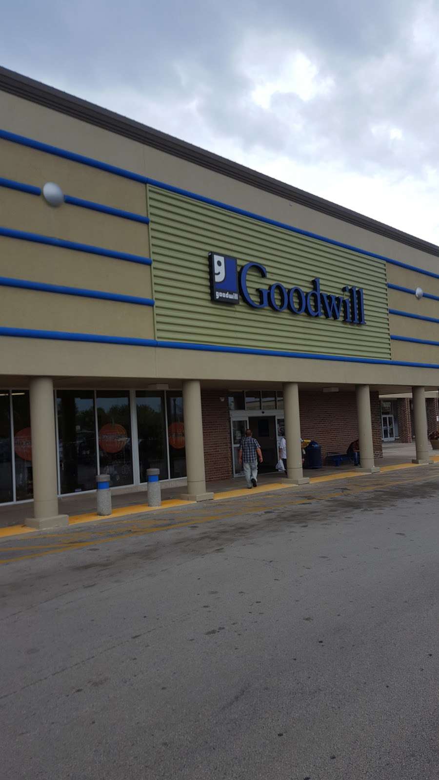 Goodwill Store & Donation Center | 4131 Dundee Rd, Northbrook, IL 60062, USA | Phone: (847) 291-4194