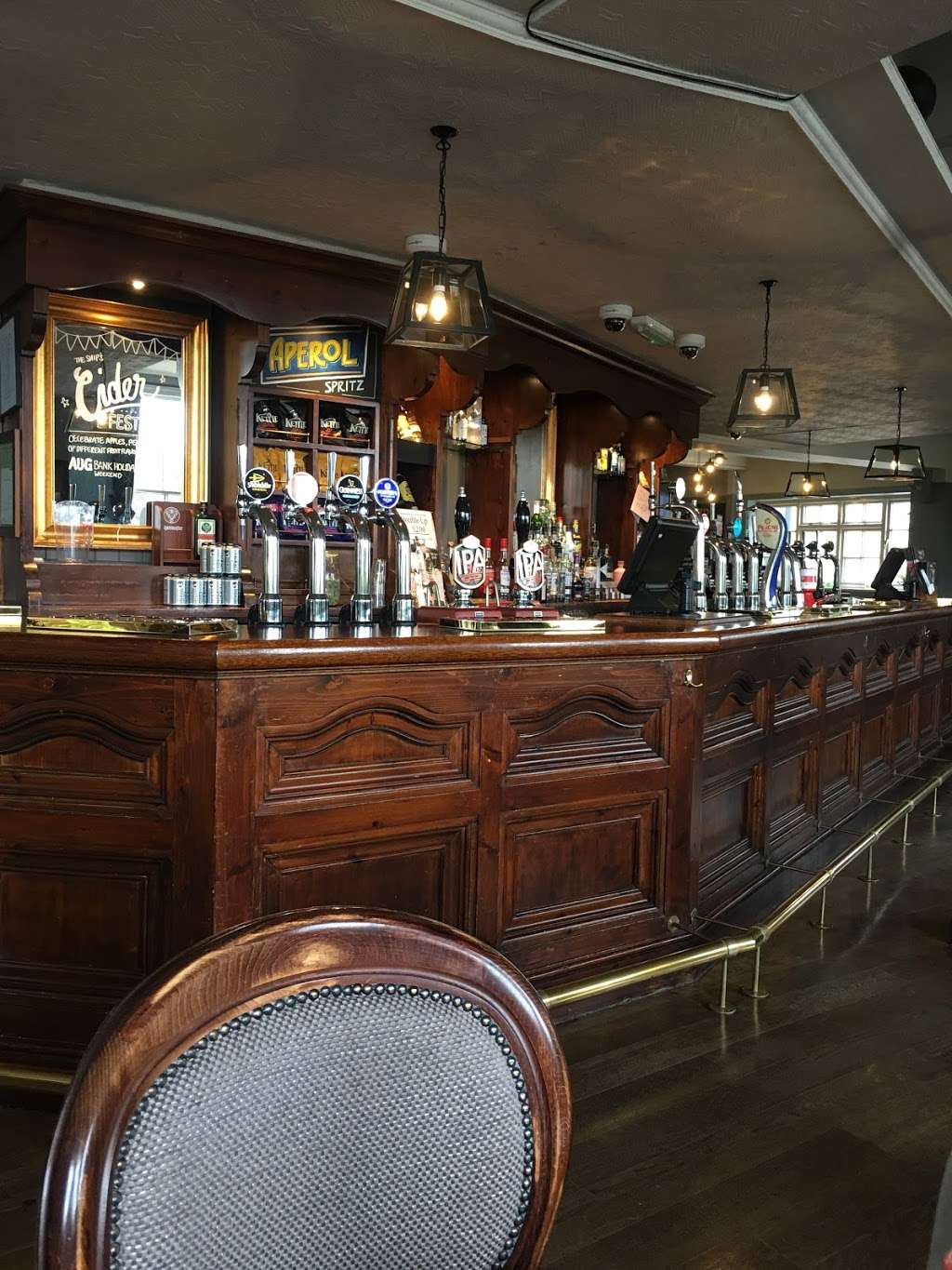 The Ship | 10 Thames Bank, London SW14 7QR, UK | Phone: 020 8876 1439