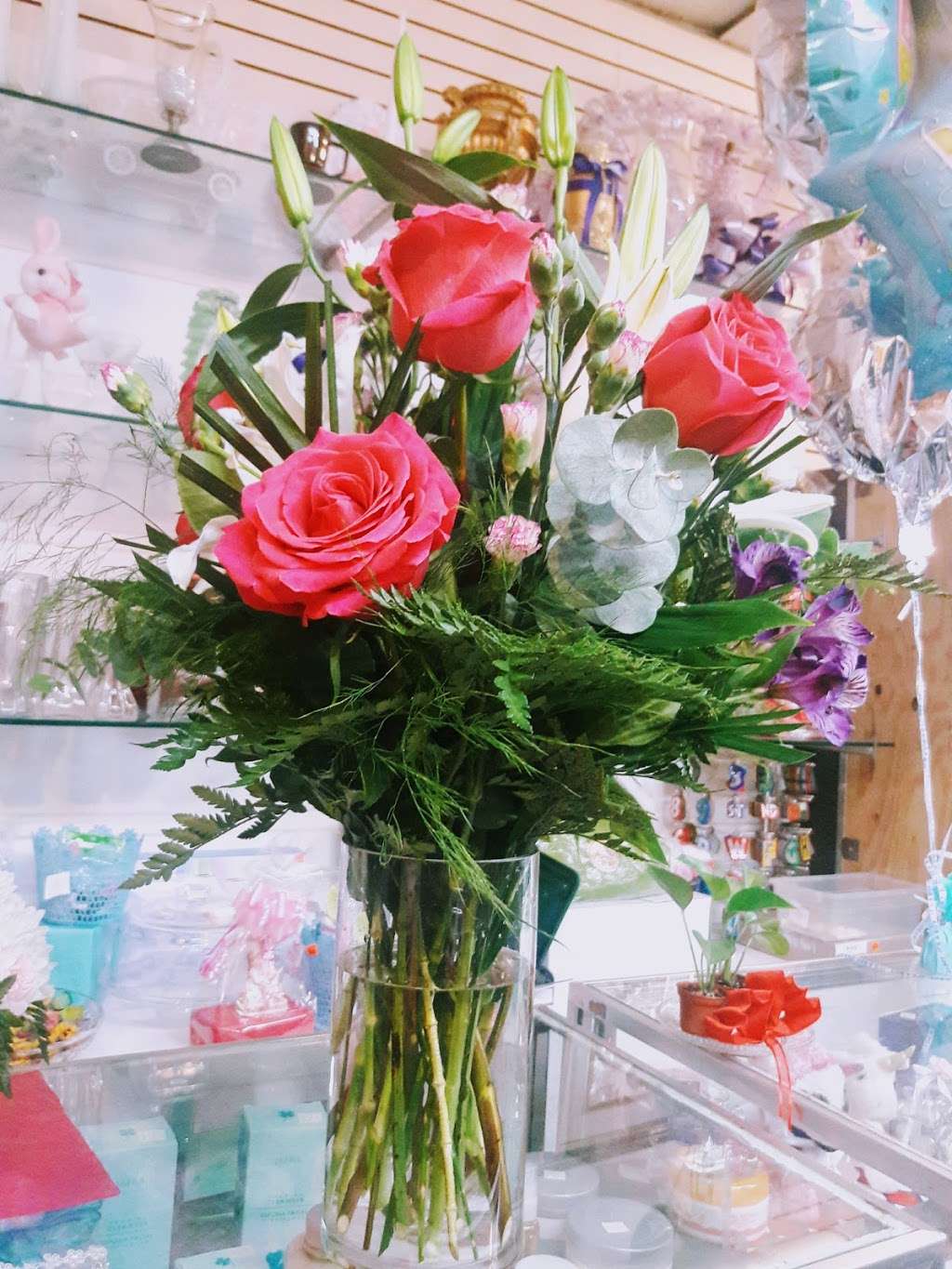 Luxuria Flowers & Party Favors | 13732 Jamaica Ave, Jamaica, NY 11435, USA | Phone: (718) 526-8272