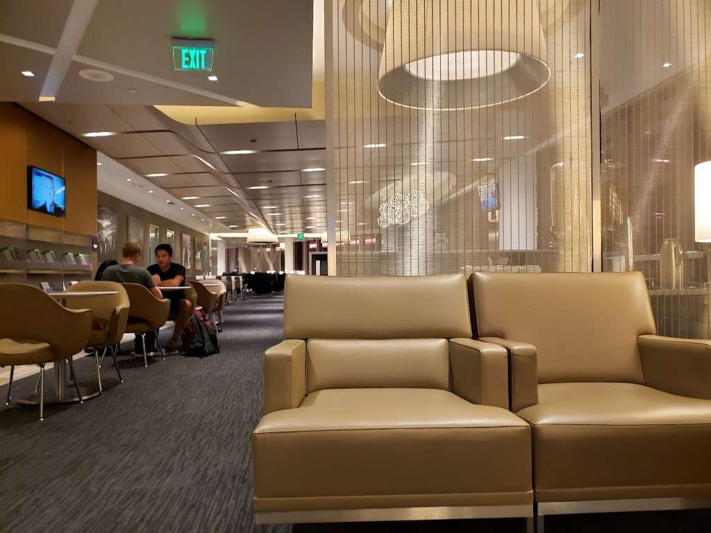 United Club | 1 Harborside Dr, Boston, MA 02128, USA