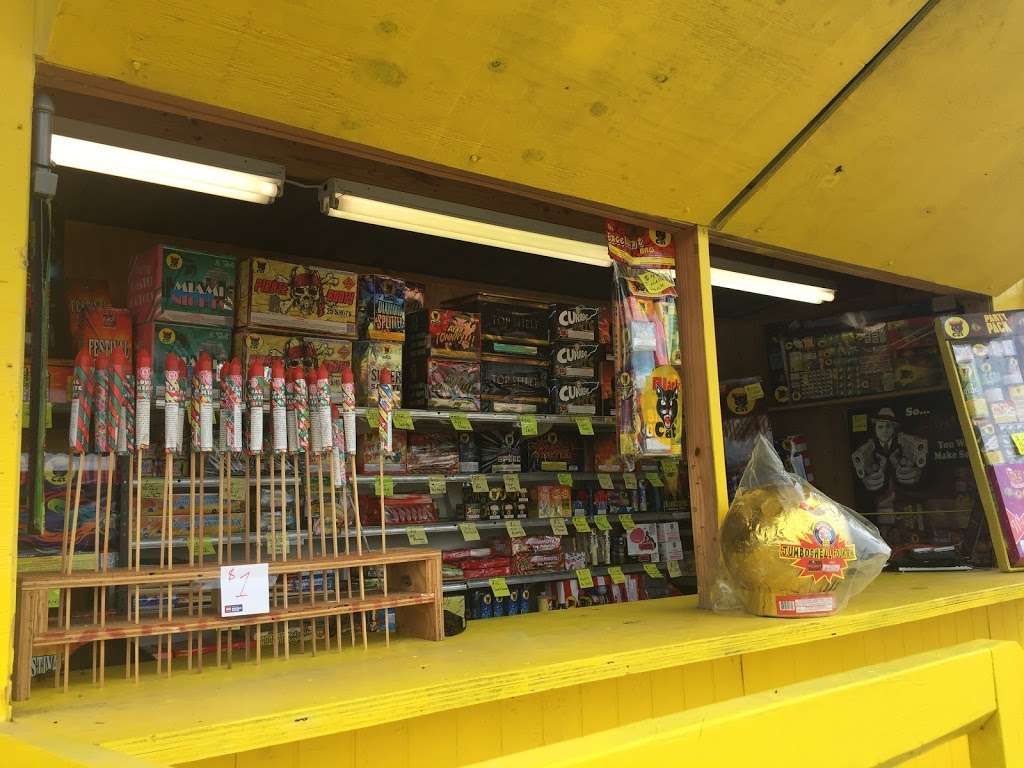 Christian Brothers Fireworks | 34678 Farm to Market Rd 1301, West Columbia, TX 77486, USA | Phone: (979) 313-0707