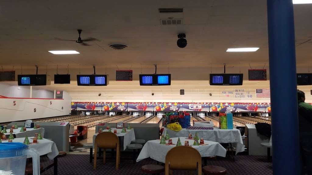 Bowl America Fairfax | 9699 Fairfax Blvd, Fairfax, VA 22031 | Phone: (703) 273-7700