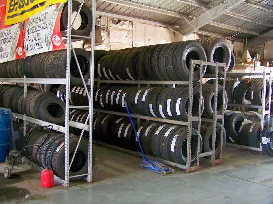 D-Tone Feed and Tires | 1006 W South St, Plattsburg, MO 64477, USA | Phone: (816) 539-2142