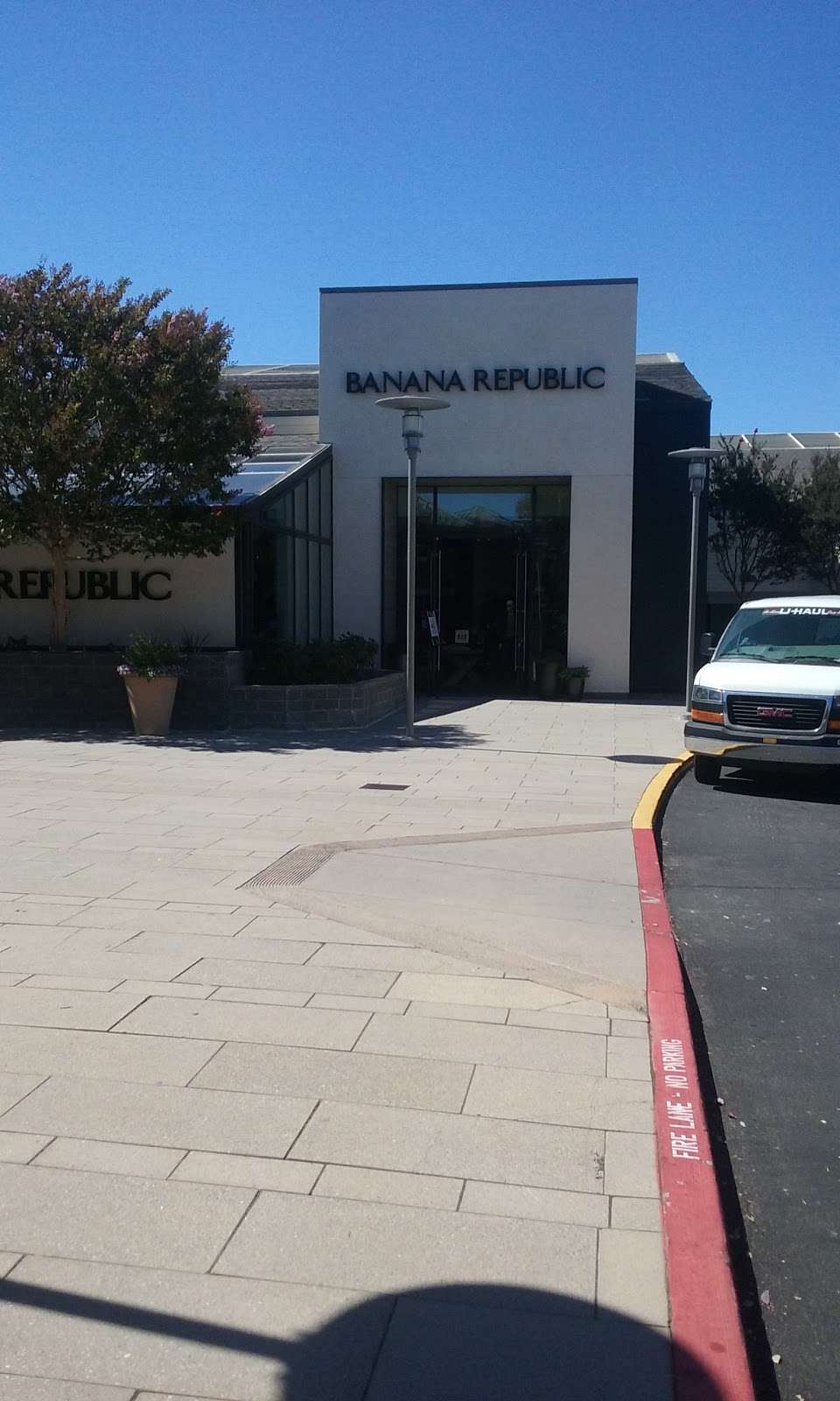 Banana Republic | 1516 Redwood Hwy, Corte Madera, CA 94925 | Phone: (415) 413-5123