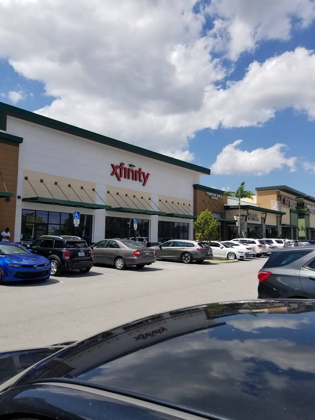 Xfinity Store by Comcast | 306 SW 145th Ave Suite 116, Pembroke Pines, FL 33027 | Phone: (800) 934-6489