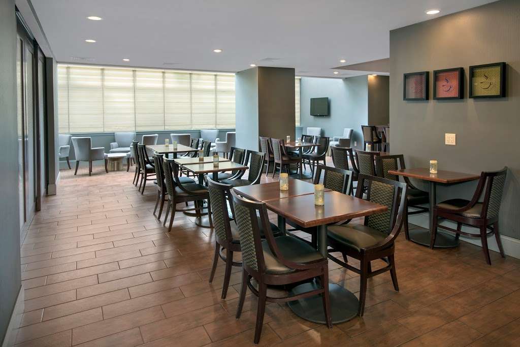 Hampton Inn NY-JFK | 144-10 135th Ave, Jamaica, NY 11436, USA | Phone: (718) 322-7500