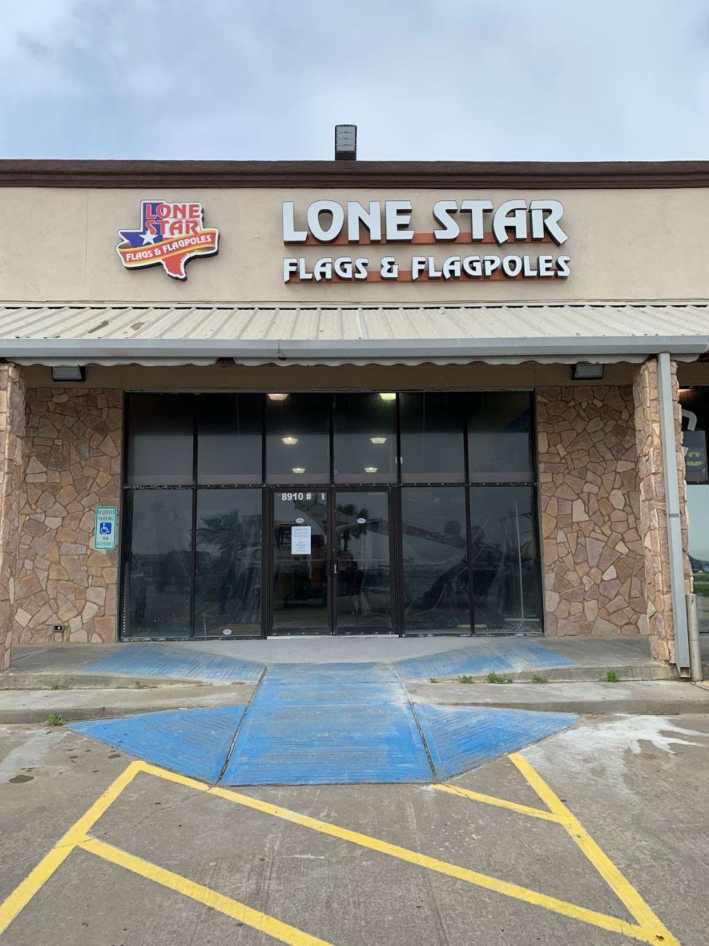 Lone Star Flags & Flagpoles, Inc. | 8910 Seawall Blvd, Galveston, TX 77554, USA | Phone: (409) 765-5531
