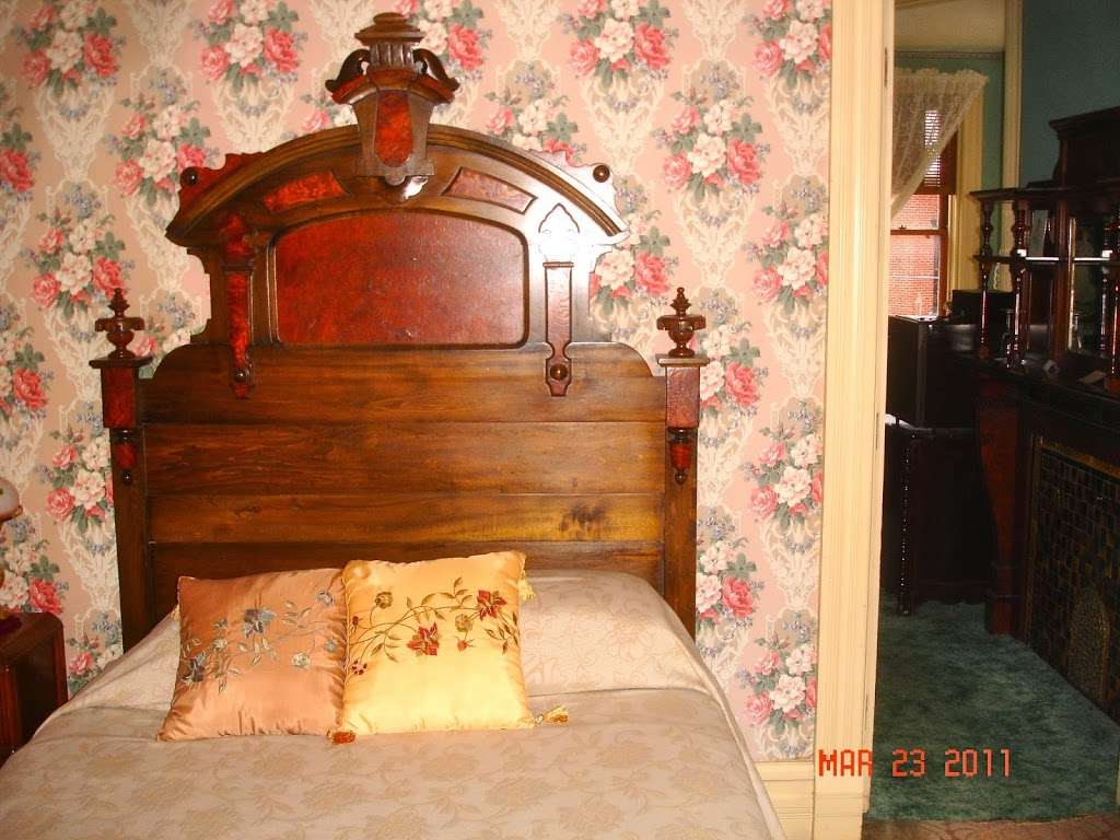 DeFeos MANOR Bed & Breakfast | 5 W Broadway, Jim Thorpe, PA 18229, USA | Phone: (570) 325-8777
