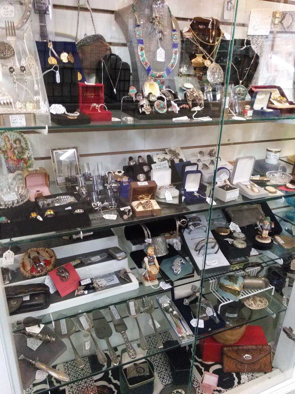 Traditions Antique Mall | 3107 FL-44, Wildwood, FL 34785, USA | Phone: (352) 748-6255