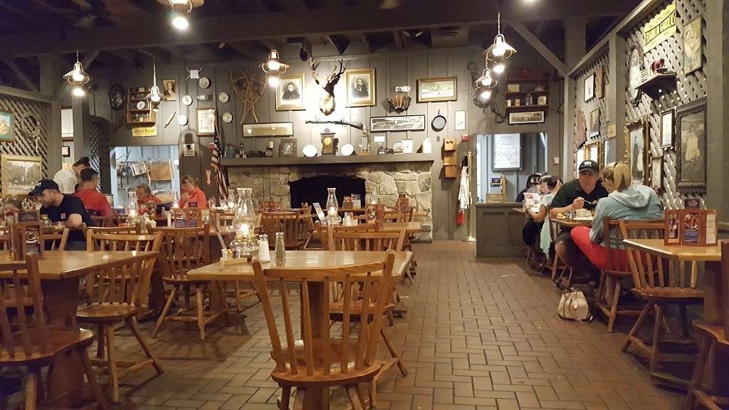 Cracker Barrel Old Country Store | 1048 South St #40, Wrentham, MA 02093, USA | Phone: (508) 384-0477