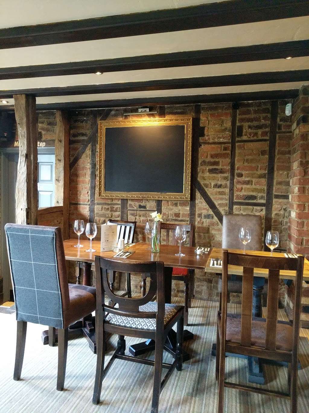 Five Horseshoes | 1 Church Rd, Little Berkhamsted, Hertford SG13 8LY, UK | Phone: 01707 875055