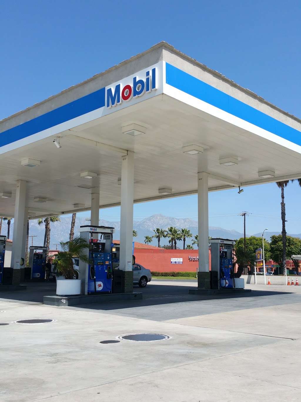 Mobil | 670 N Archibald Ave, Ontario, CA 91764 | Phone: (909) 941-0922