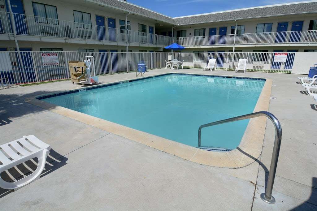 Motel 6 Galveston | 7404 Avenue J, Galveston, TX 77554, USA | Phone: (409) 740-3794