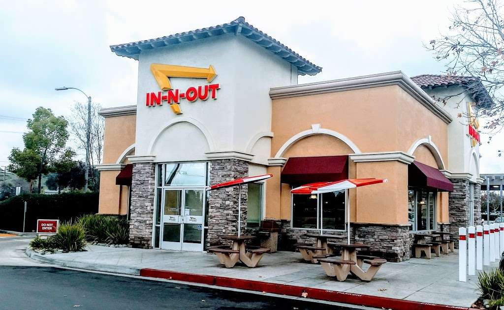 In-N-Out Burger | 30697 Temecula Pkwy, Temecula, CA 92592, USA | Phone: (800) 786-1000