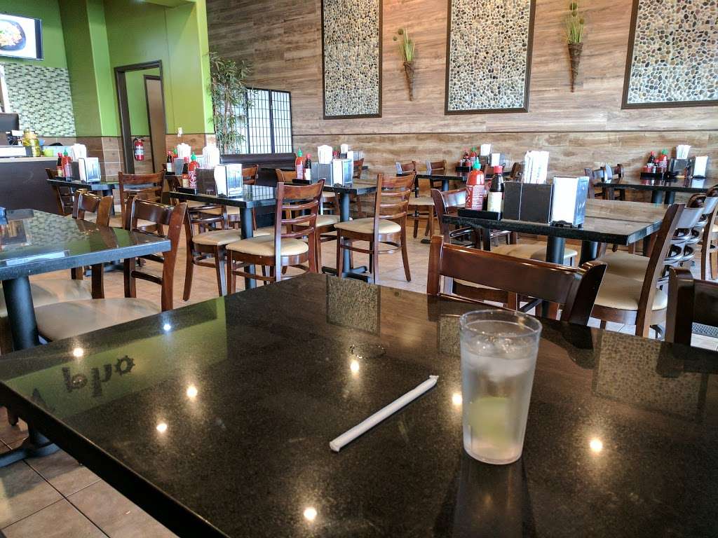 Wow Pho | 110 Hidden Valley Pkwy, Norco, CA 92860 | Phone: (951) 808-8789