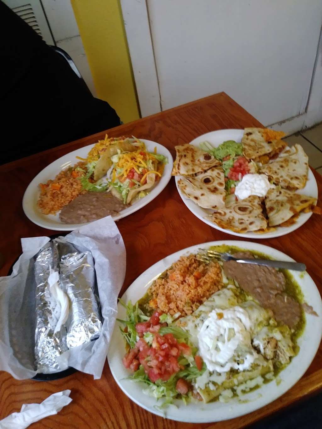 AVs Food to Go | 20110 US-281, San Antonio, TX 78221, USA | Phone: (210) 626-0404