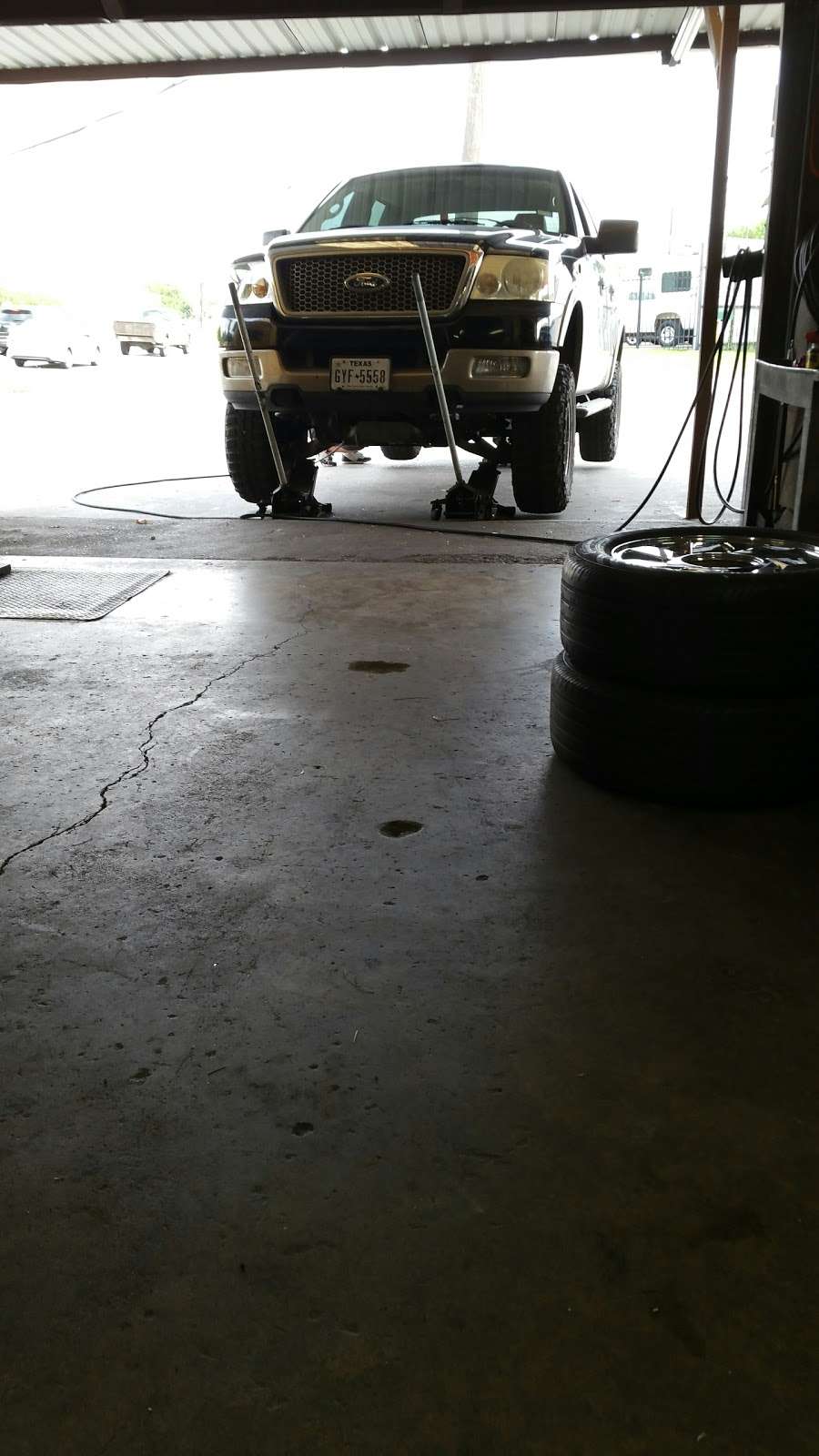 lopez and sons tire service | 2315 Galveston Rd, Houston, TX 77012, USA | Phone: (713) 923-7090