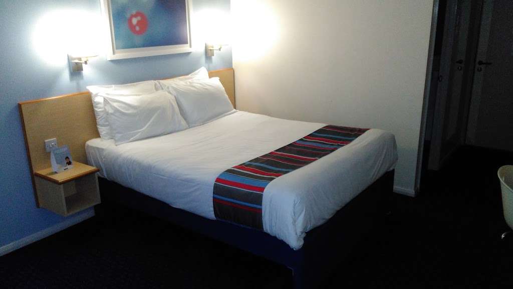 Travelodge Dorking | Reigate Rd, Dorking RH4 1QB, UK | Phone: 0871 984 6026