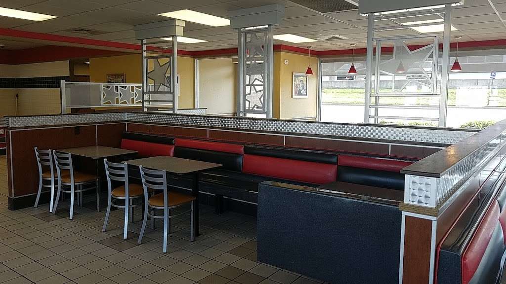 Hardees | 401 N Broadway St, Oak Grove, MO 64075, USA | Phone: (816) 690-6692