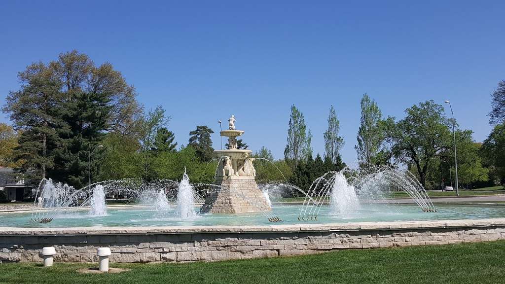 Meyer Circle Fountain | W Meyer Blvd, Kansas City, MO 64113