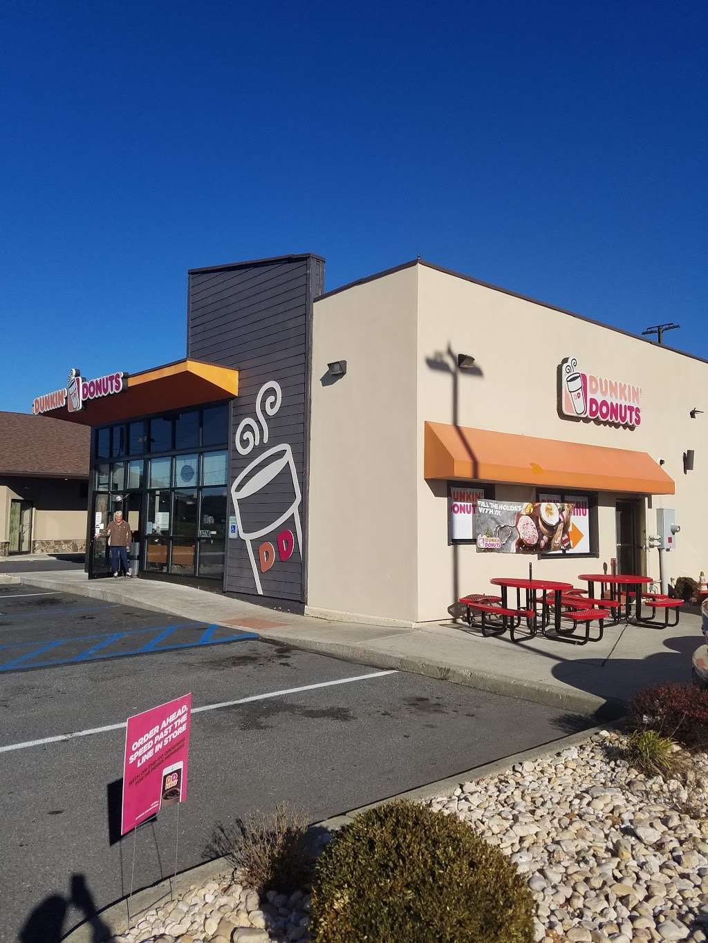 Dunkin Donuts - cafe  | Photo 5 of 10 | Address: 118 US-209, Brodheadsville, PA 18322, USA | Phone: (570) 992-0747