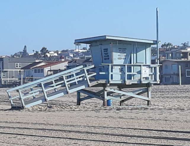 Lifeguard Tower: 16Th Street | Hermosa Beach, CA 90254