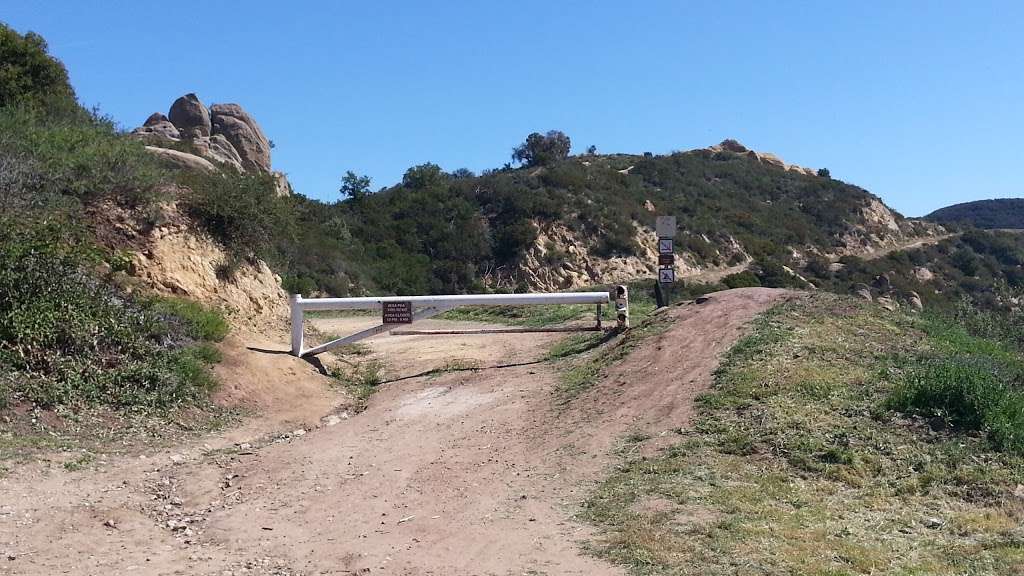 Castro Crest Trailhead | Mesa Peak Motorway, Agoura Hills, CA 91301, USA