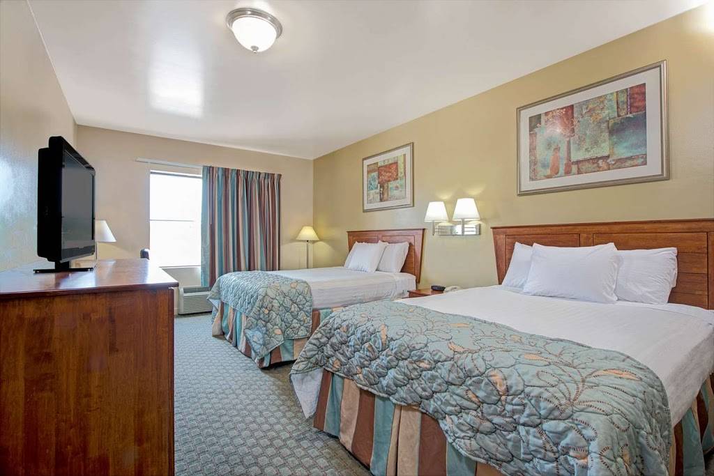 Days Inn by Wyndham Downtown St. Louis | 2810 N 9th St, St. Louis, MO 63147, USA | Phone: (314) 492-8824