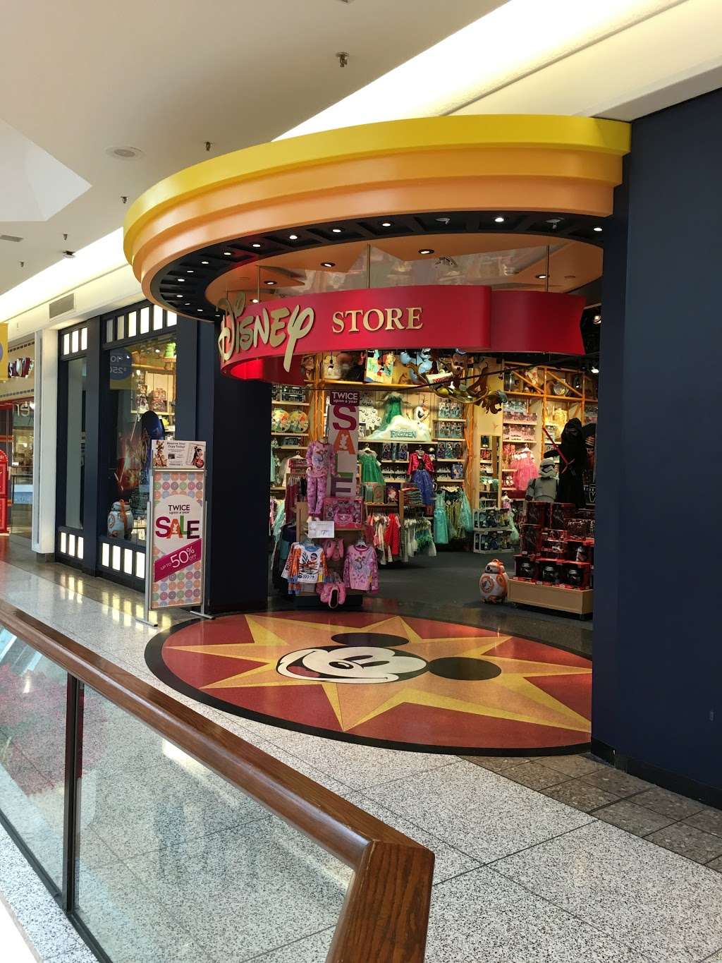 Disney Store 2144 Southlake Mall Merrillville In Usa