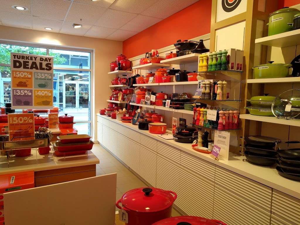 Le Creuset Outlet Store | 80 Premium Outlets Blvd #319, Merrimack, NH 03054, USA | Phone: (603) 424-7638