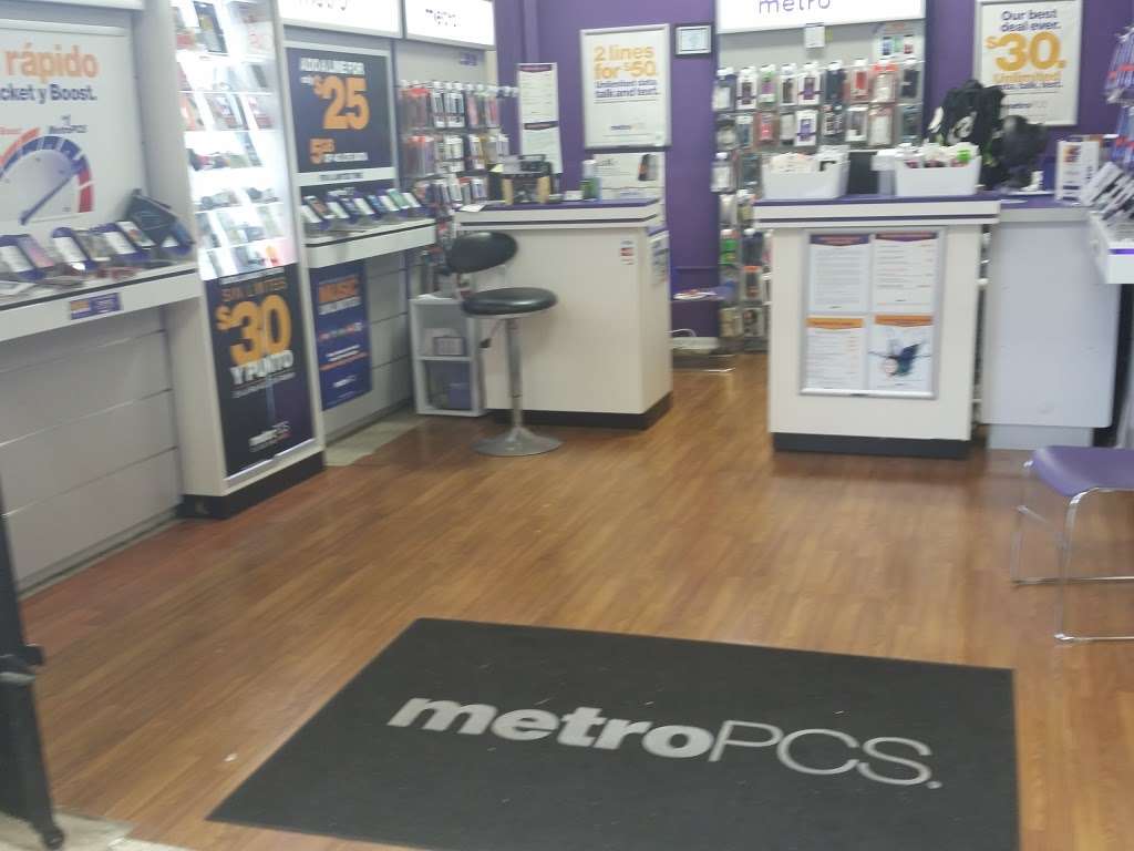 Metro by T-Mobile | 195 N Farnsworth Ave A, Aurora, IL 60505 | Phone: (888) 863-8768