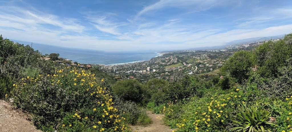 Mt. Soledad National Veterans Memorial | 6905 La Jolla Scenic Dr S, La Jolla, CA 92037, USA | Phone: (858) 459-2314