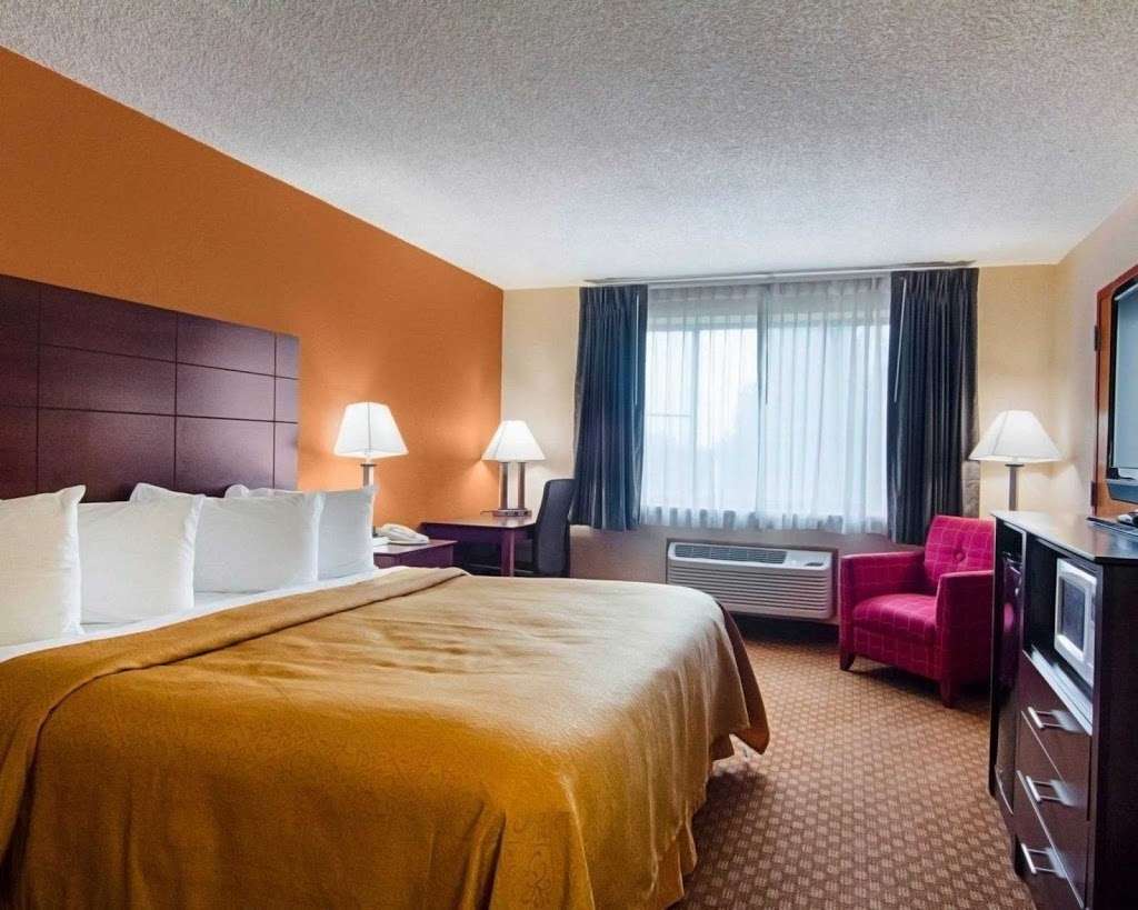 Quality Inn Sturtevant - Racine | 910 S Sylvania Ave, Sturtevant, WI 53177 | Phone: (262) 886-0385