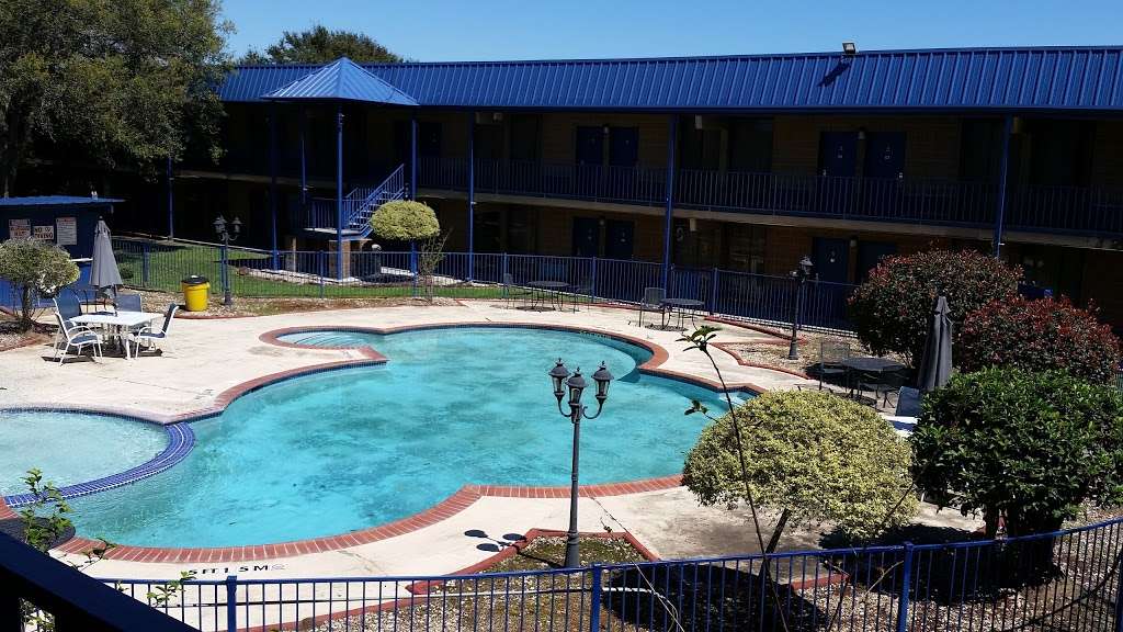 Days Inn by Wyndham Bay City | 407 7th St, Bay City, TX 77414, USA | Phone: (979) 266-0864