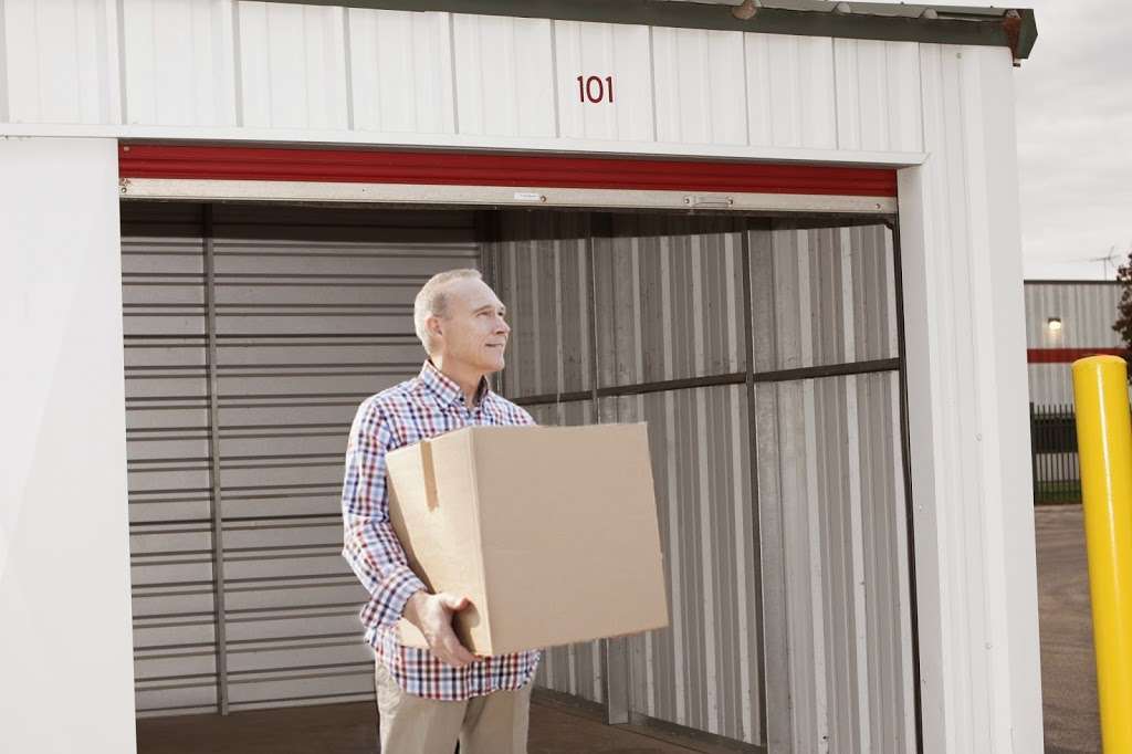 Huntley Self Storage | 11181 Giordano Ct, Huntley, IL 60142, USA | Phone: (847) 669-0200